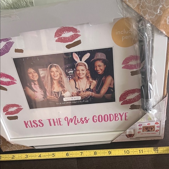 # 0842+ Kate & Milo Kiss the Miss Goodbye Frame - Picture 6 of 11